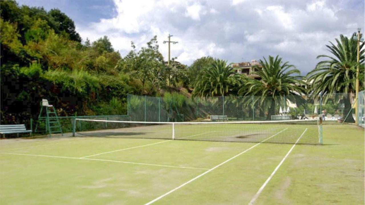 Monolocali Le Lecce Pool & Tennis カポリーヴェリ エクステリア 写真