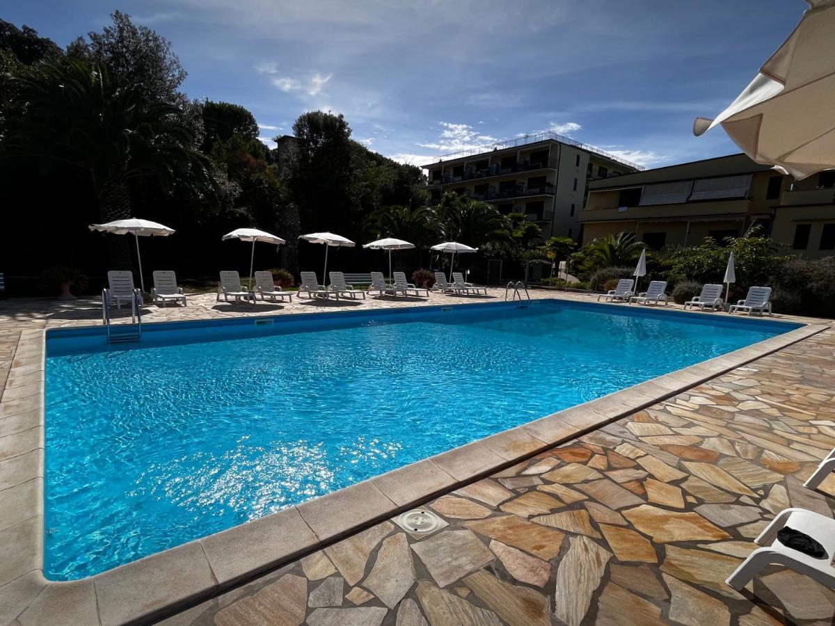 Monolocali Le Lecce Pool & Tennis カポリーヴェリ エクステリア 写真