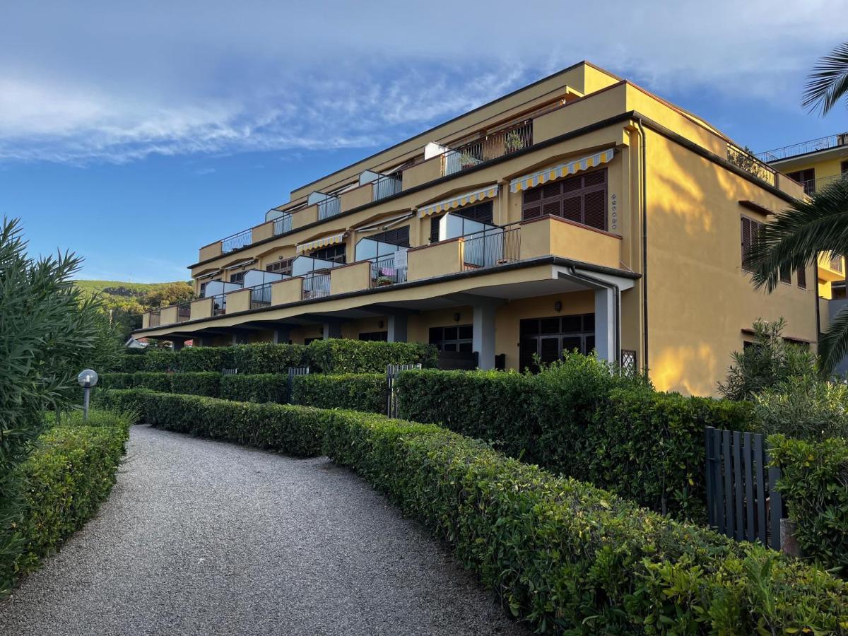 Monolocali Le Lecce Pool & Tennis カポリーヴェリ エクステリア 写真